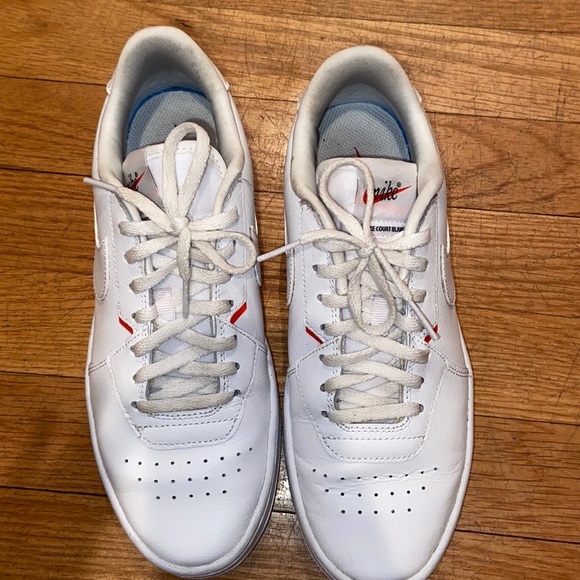 White Nike sneakers!! - Picture 3 of 4